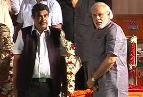 Gujarat assembly polls: Nitin Gadkari campaigns for Narendra Modi