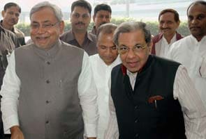 Nitish Kumar gets warm welcome in Karachi