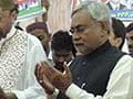 Nitish Kumar visits temple, addresses Hindu panchayat in Pakistan