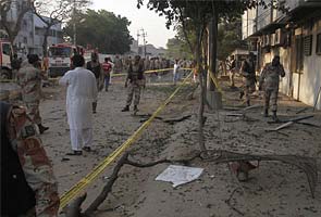 Suicide bomber kills three Pakistani troops in Karachi 