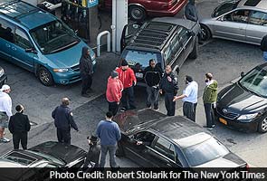 Superstorm Sandy: Gasoline runs short, adding woes to recovery