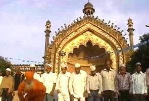 Court orders status quo on temple abutting Charminar