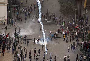 Egypt protesters tear-gassed as world concern mounts