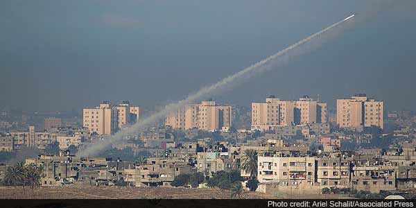 Israel and Hamas step up air attacks in Gaza clash