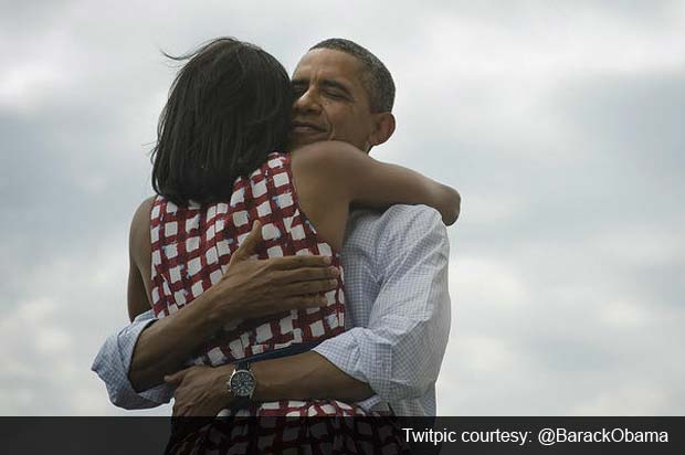 Photo of Barack Obama hugging Michelle Obama sets new Facebook record