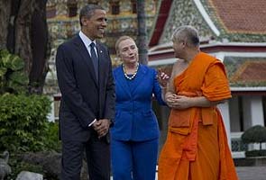 Barack Obama gets taste of Thailand at Buddhist temple 