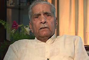 Shanti Bhushan donates Rs one crore to Aam Aadmi Party