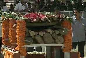 Bal Thackeray's cremation marks a first for Mumbai