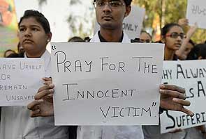 Delhi gang-rape survivor 'Amanat' put on ventilator again; conscious but serious, say doctors