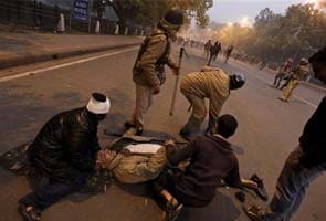 Delhi gang-rape: Cop injured in protests at India Gate critical