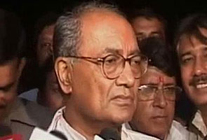 Does Advani agree with Sushma on Modi, asks Digvijaya Singh