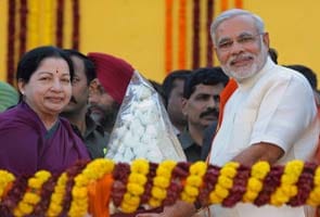 Narendra Modi sworn in as Gujarat Chief Minister at grand ceremony; Jayalalithaa, Raj Thackeray among A-listers present