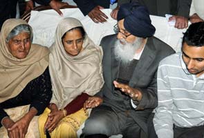 Punjab Chief Minister visits murdered cop's family, assures action