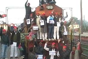Quota bill row: Samajwadi Party workers stop trains at Varanasi