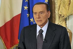 Silvio Berlusconi says he will run for Italian leadership again
