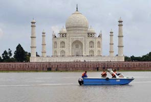 Illegal constructions mar Taj Mahal's beauty