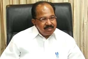 Election Commission warns Oil Minister Veerappa Moily not to announce policy decisions during Gujarat elections