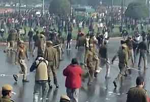 'Amanat' gang-rape case: massive protests in Delhi, clashes with police