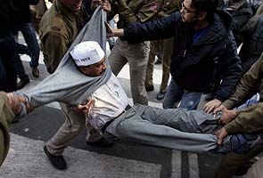 Arvind Kejriwal detained for leading protest to Delhi Chief Minister's home