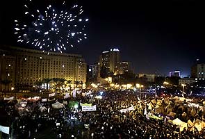 100,000 protest at Egypt's presidential palace