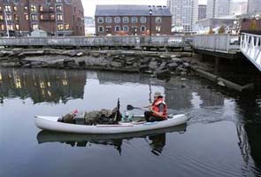 Man's home a 14-foot canoe in Boston Harbor