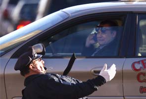 Dancing cop stops holiday traffic in Rhode Island