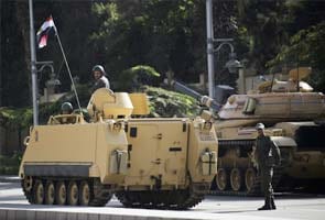 Egypt army gets temporary power to arrest civilians