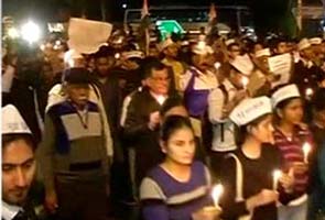 Arvind Kejriwal's group protests against Delhi gang-rape outside Sonia Gandhi's residence