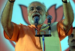 Narendra Modi knocks on doors of Delhi, says Uddhav Thackeray