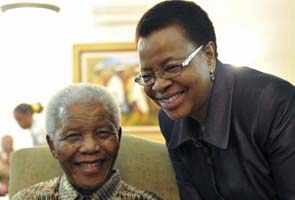 Nelson Mandela close to medical care at home