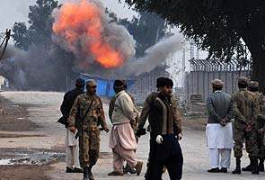 Pakistan police battle militants after deadly Peshawar airport raid 
