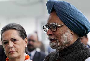 'Amanat's' body brought back to Delhi; PM, Sonia present at airport
