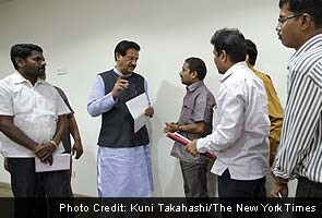 Indian state official takes on corruption in Mumbai Indian state official takes on corruption in Mumbai