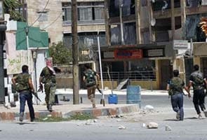 Syrian rebels battle army near Damascus