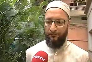 Maharashtra Police stop Asaduddin Owaisi from addressing rally