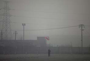 Heavy smog grounds flights in China