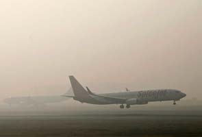 Dense fog in Delhi disrupts air traffic 