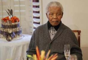 Nelson Mandela recovers from surgery, lung infection: official