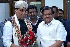 Rajnath Singh meets Karnataka chief minister, says no crisis for state government