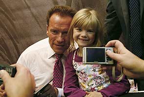 Arnold Schwarzenegger says film violence not linked to Connecticut school shooting