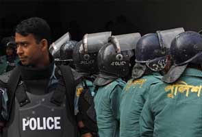 Police clash with anti-government protesters in Bangladesh