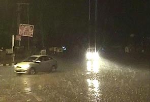 Rain, hailstorms lash Delhi