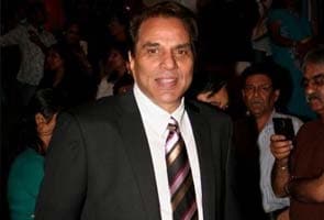 Bollywood actor Dharmendra escapes unhurt after freak mishap 