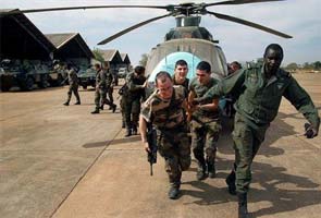 France triple troops in Mali, prepare for assault