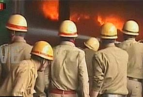 Fire at a cloth godown in Kolkata