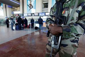Mali Islamists counter attack, promise France long war
