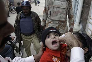 Policeman escorting Pakistani polio team killed