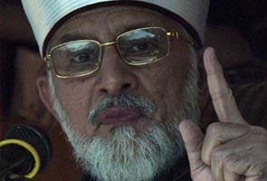 Pakistan cleric Tahir-ul Qadri urges politicians to join mass protest 