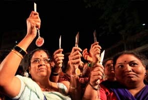 Shiv Sena distributes knives to women for 'protection'