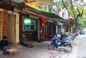 Starbucks enters entrenched Vietnam coffee market 